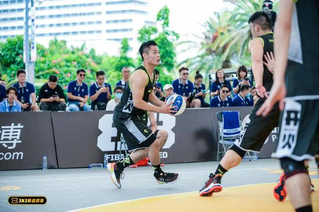 厦门站的郑图腾