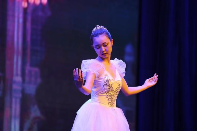 张隽源表演芭蕾