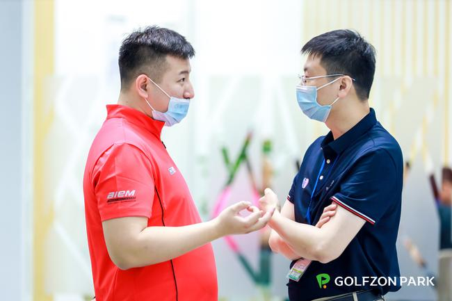 高尔夫尊中国COO陈雷来到展会现场，与众多行业客户亲切交流