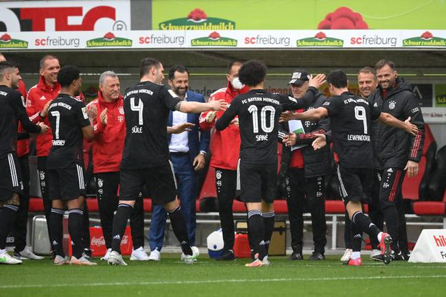 莱万进球平纪录