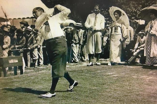 黑根在虹桥高尔夫俱乐部开球