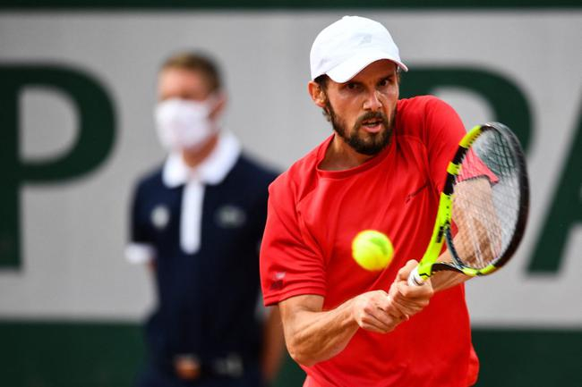 刚刚与穆雷奉献了五盘大战的奥特受访时选择了捧费德勒踩德约