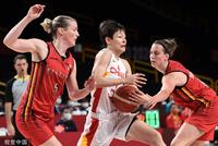 中国女篮3战全胜小组第一 李月汝14+8克比利时