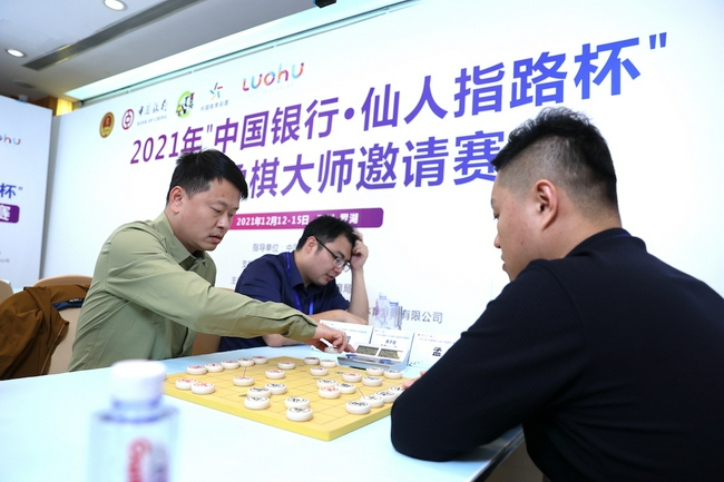洪智与孟辰争夺男子组冠军