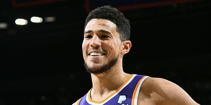 布克的冷血三分对阵浓眉的内线统治力谁能更胜一筹