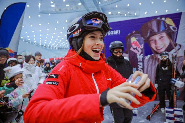 18岁的谷爱凌创造了一个辉煌的2021，而她的目标是在即将开始的北京冬奥会上摘金