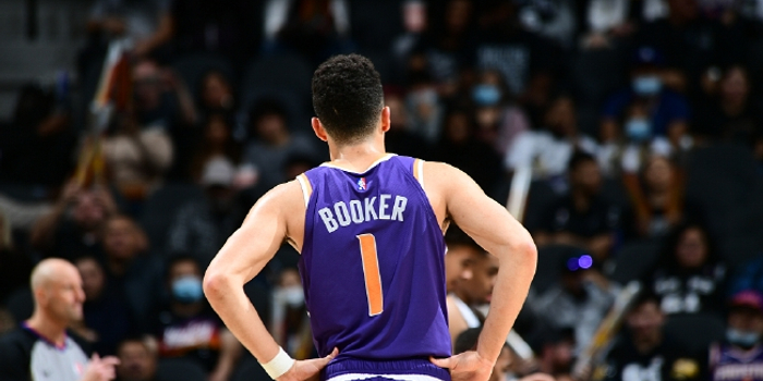 布克本赛季表现亮眼各项数据创生涯新高