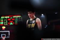 孙铭徽微博怼人:说话都注意点 别给你们脸不要