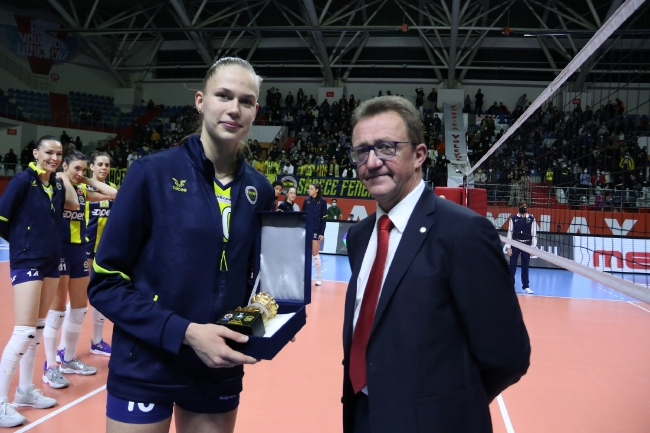 费多罗夫采娃18岁生日当天荣膺MVP