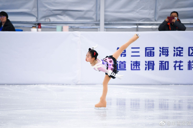 （申雪/赵宏博的女儿赵雪儿，在单人滑比赛中）