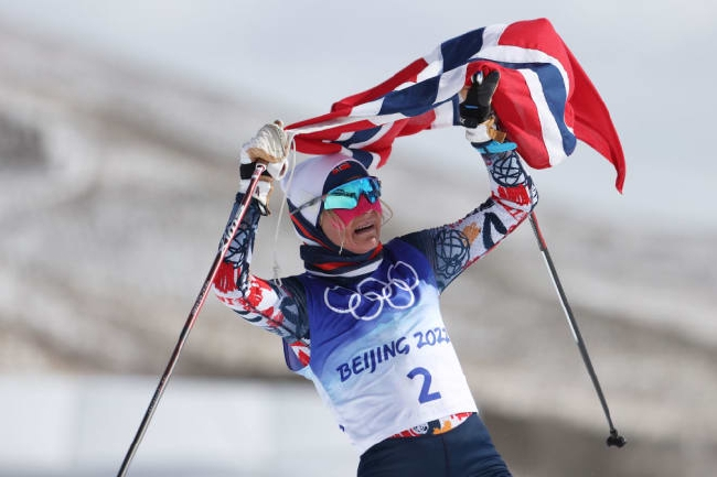 挪威选手特蕾丝·约海于格在首个金牌日和最后一个比赛日都有金牌入账