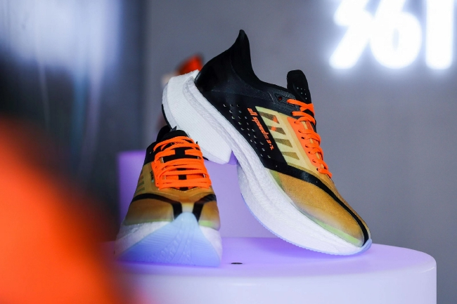 （飞飚专业竞速跑鞋）