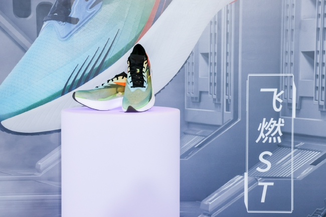 （飞燃st专业竞速跑鞋）
