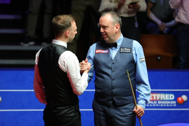 贾德-特鲁姆普和马克-威廉姆斯在比赛中