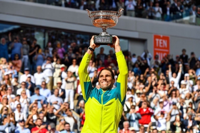 纳达尔横扫鲁德第14次捧起火枪手杯，并锁定个人第22座大满贯冠军