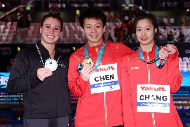 女子3米板奖牌获得者:瓦利、陈艺文和昌雅妮