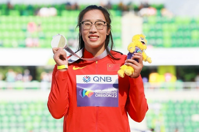 冯彬女子铁饼夺金高喊中国牛