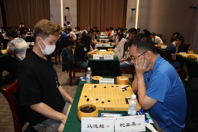 柁嘉熹不敌马逸超