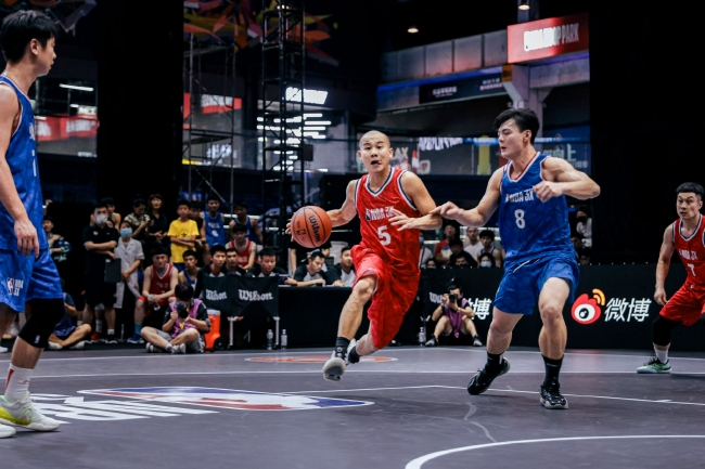 本周NBA3X来到长沙，继续展开争夺战，赛事依旧分精英组、公开组和女子组三个组别
