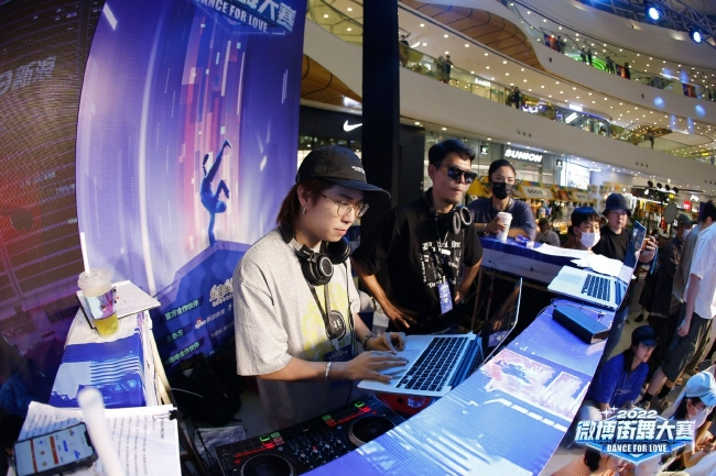 赛事DJ：Just-Crazy-Six、黄海龙