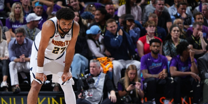 登顶NBA西部排名榜首展现争冠实力