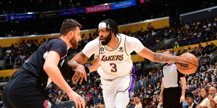 湖人强势逆转勇士