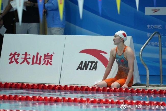 李冰洁今晚比了两项决赛一项超亚洲纪录，一项刷新全国纪录