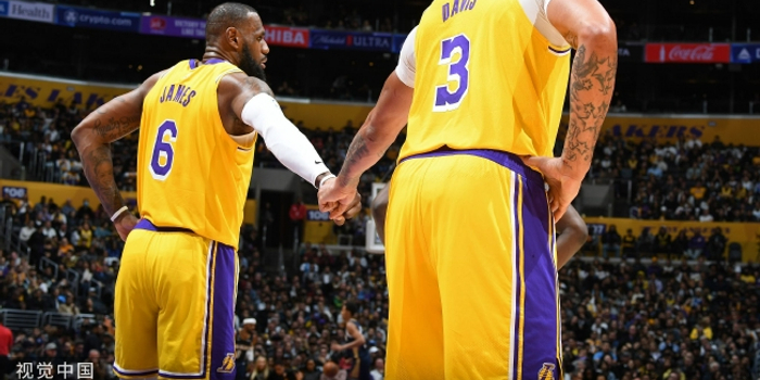 湖人险胜勇士挺进西部前四