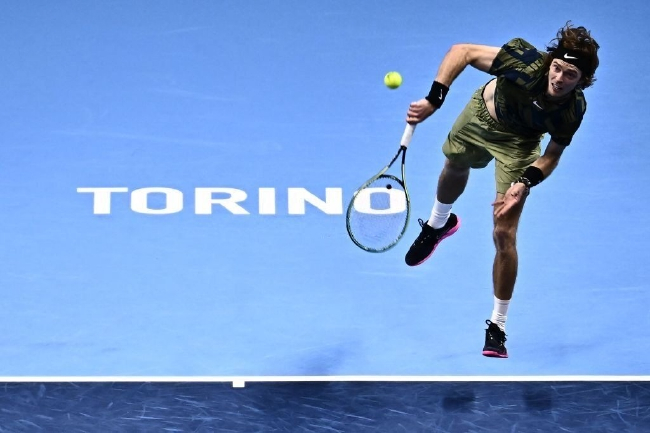 卢布列夫最惊险逆转梅德韦杰夫取得开门红