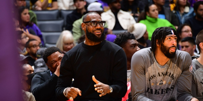 詹姆斯浓眉领衔紫金军团冲击总冠军