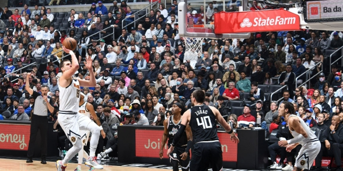 约基奇与快船激战全场砍下三双