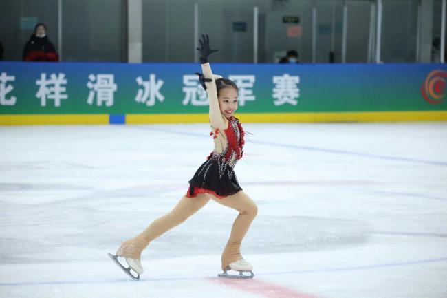 成年组、少年高龄组女单冠军:高诗棋