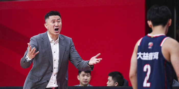 与詹姆斯和库里的对比分析