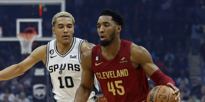 从骑士到凯尔特人欧文的转型之路与球队化学反应探秘