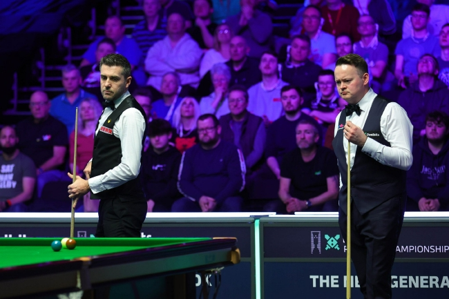 马克-塞尔比和肖恩-墨菲在比赛中