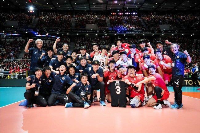 日本男排征戰巴黎奧運資格賽合影
