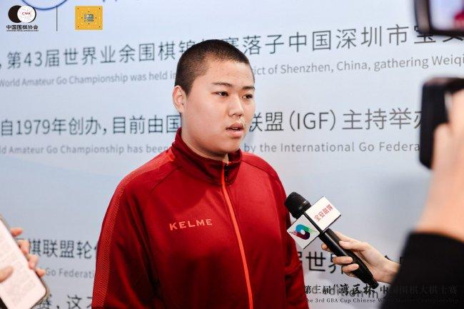 代表中国出战的14岁少年杨楚焜业余7段