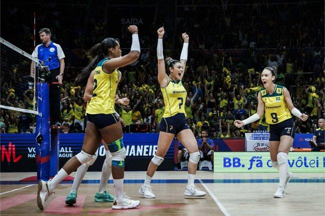  Brazil Women's Volleyball Team Celebrates Victory
