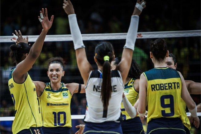  Brazil Women's Volleyball Team Celebrates Victory