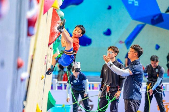 2025年世界青少年U系列攀岩联赛河南万仙山站收效举行