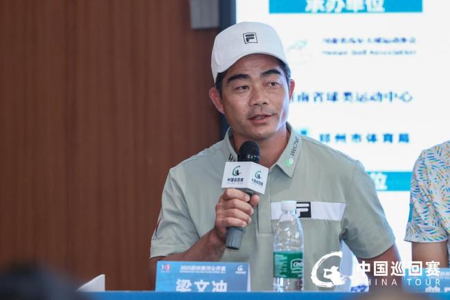 球员代表梁文冲