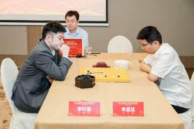 李轩豪九段握黑对阵芈昱廷九段
