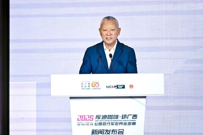 图/中国自行车运动协会副秘书长孙连滨致辞