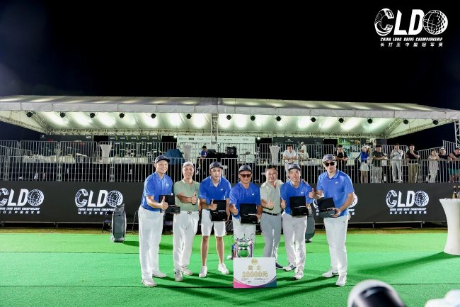 昆明YONEX战队夺得TiLaM天幕团体赛冠军