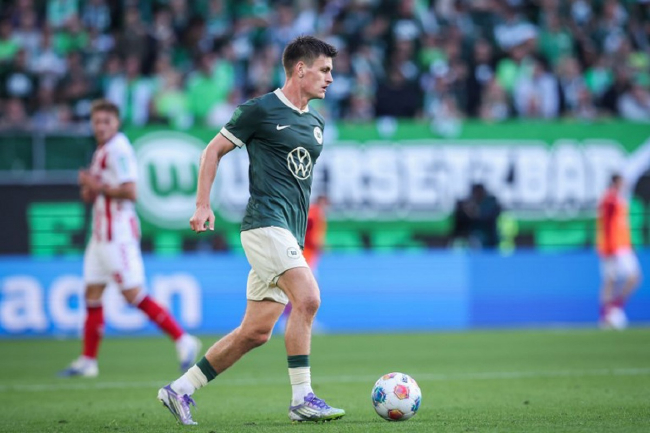 沃尔夫斯堡主力后卫梅勒肩部受伤