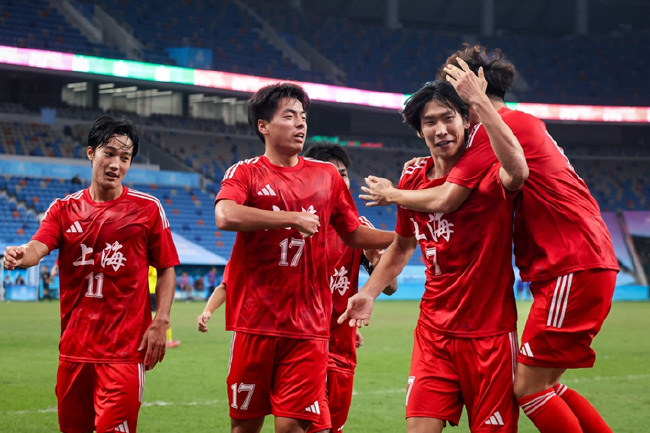 图4：上海U20男足通过阿迪达斯装备间定制平台（LOCKER ROOM）自主定制比赛服