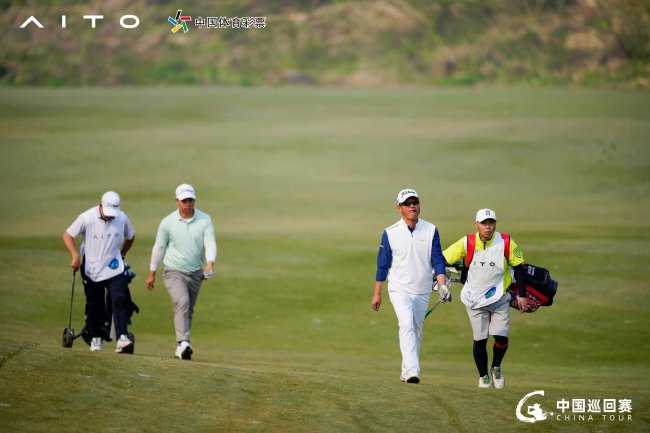 周彥含與吳紅富