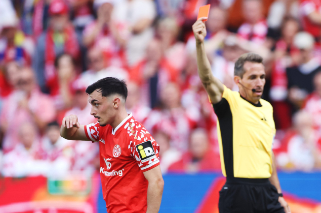 美因茨2名主力遭红牌停赛