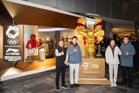 马龙刘诗雯亮相三里屯 演绎热爱可抵岁月漫长