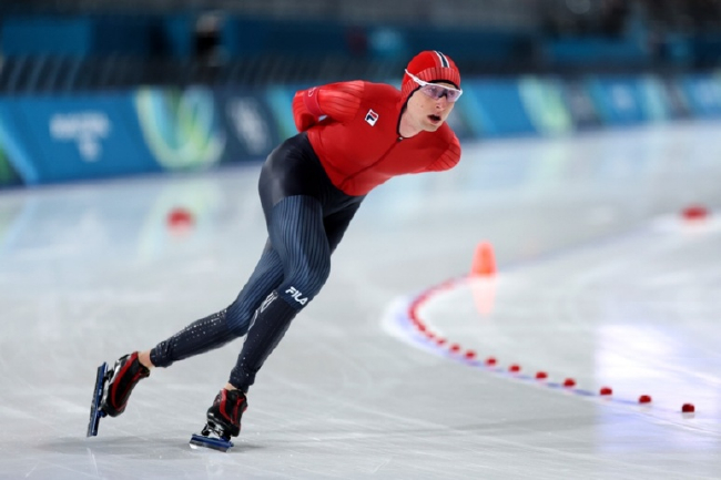 挪威运动员Sander Eitrem问鼎速度滑冰男子5000米金牌